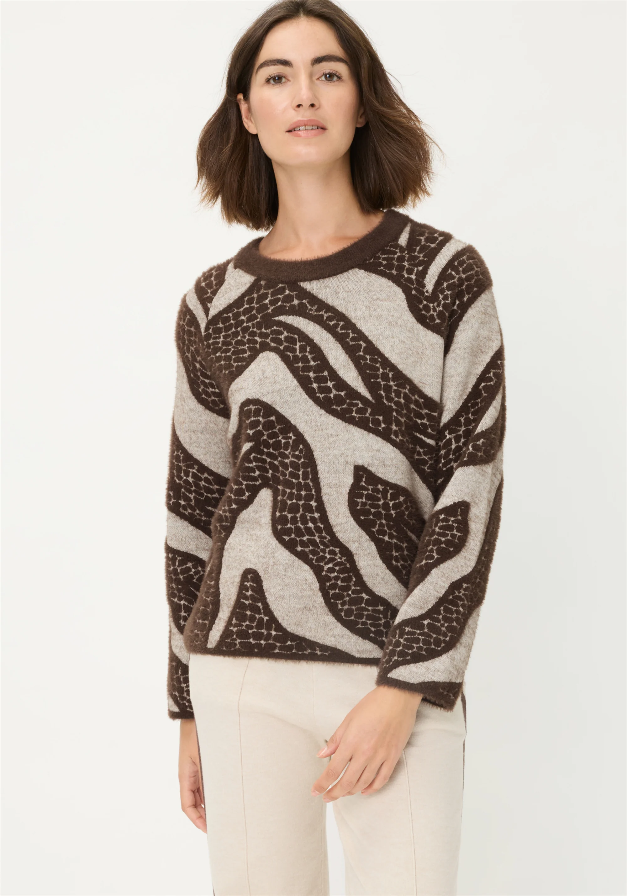 Abstract Modern Animal Feather Knit Pull-Over - Image 2