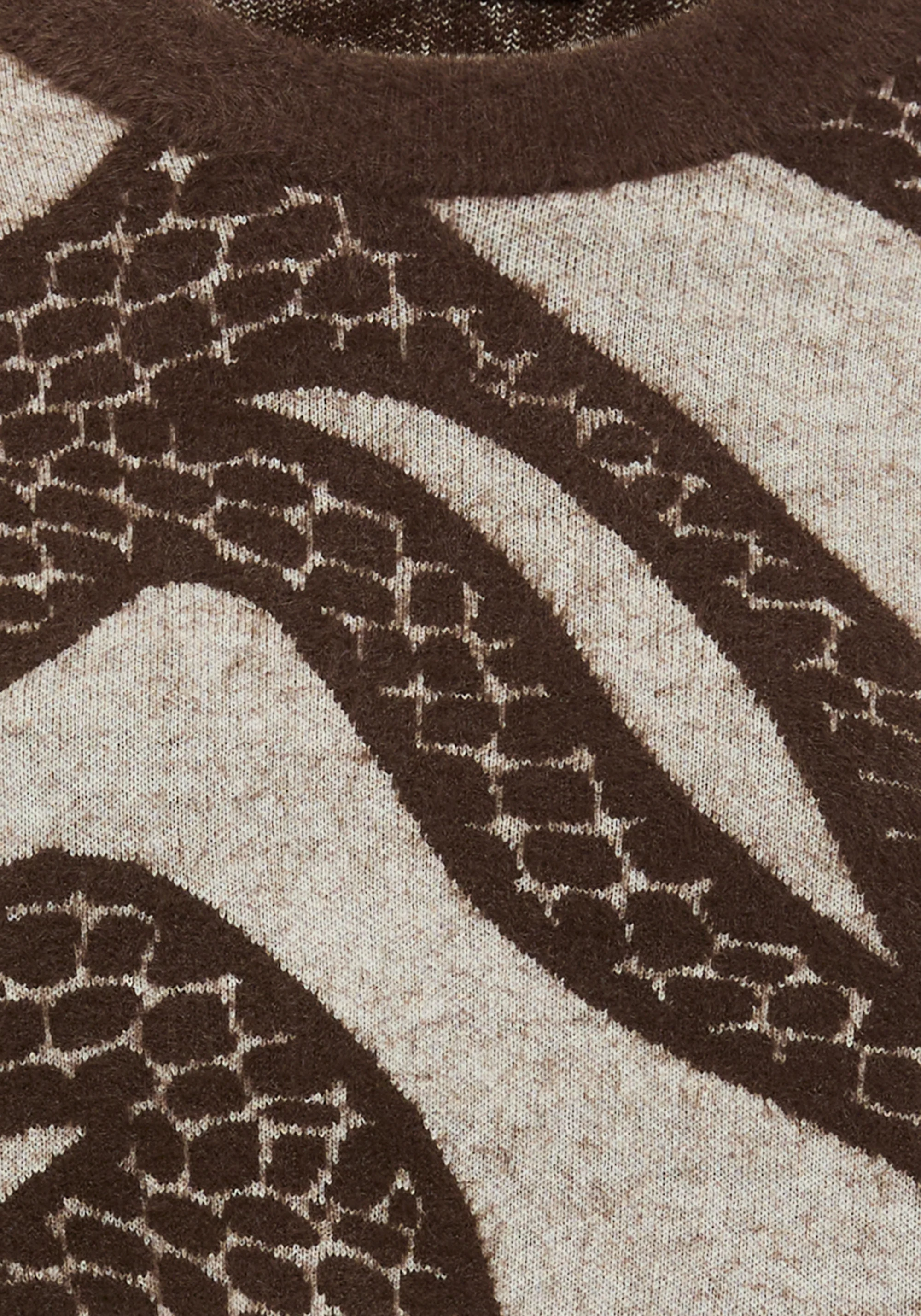Abstract Modern Animal Feather Knit Pull-Over - Image 7