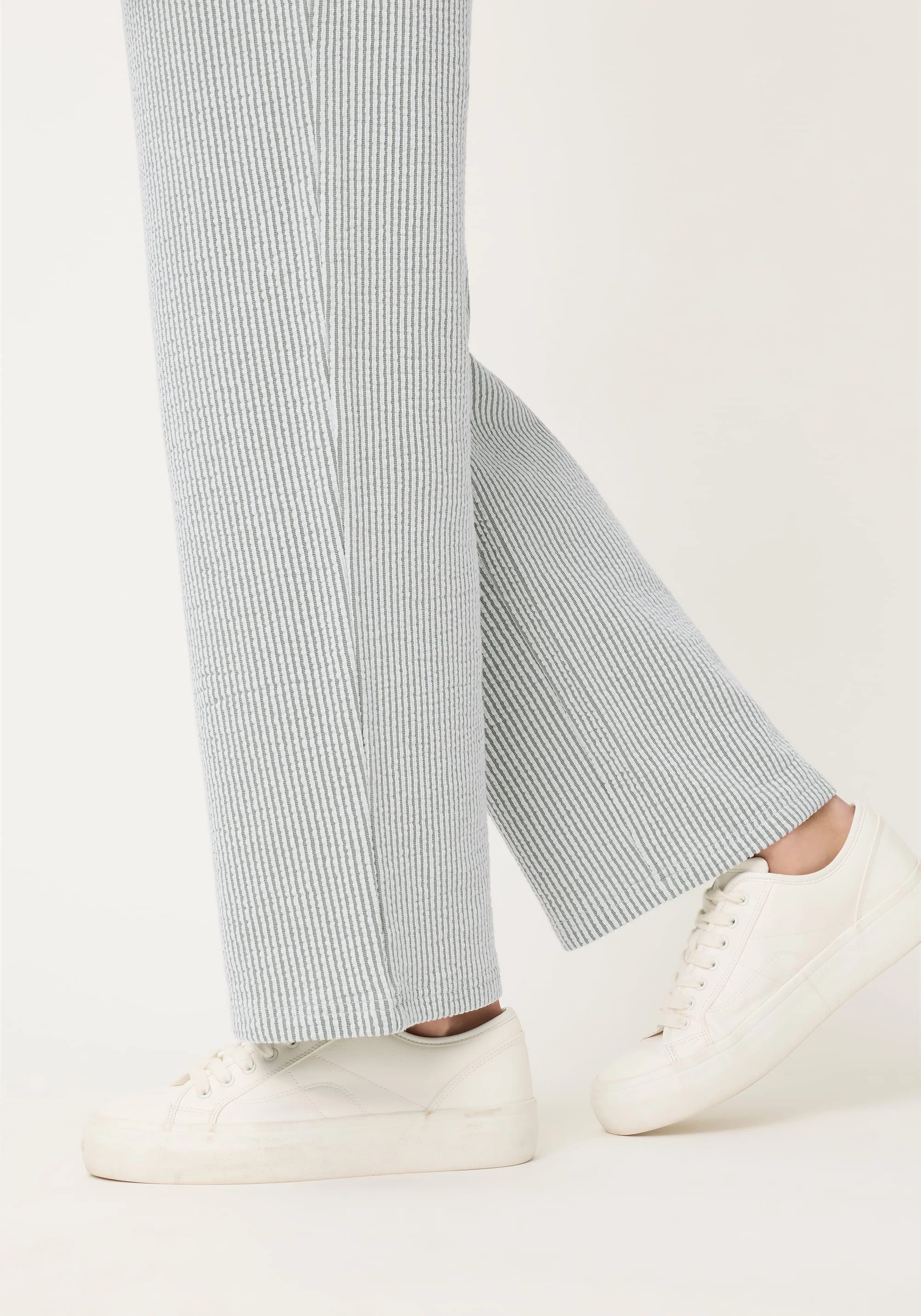 Cropped Seersucker Pull-On Pant - Image 4