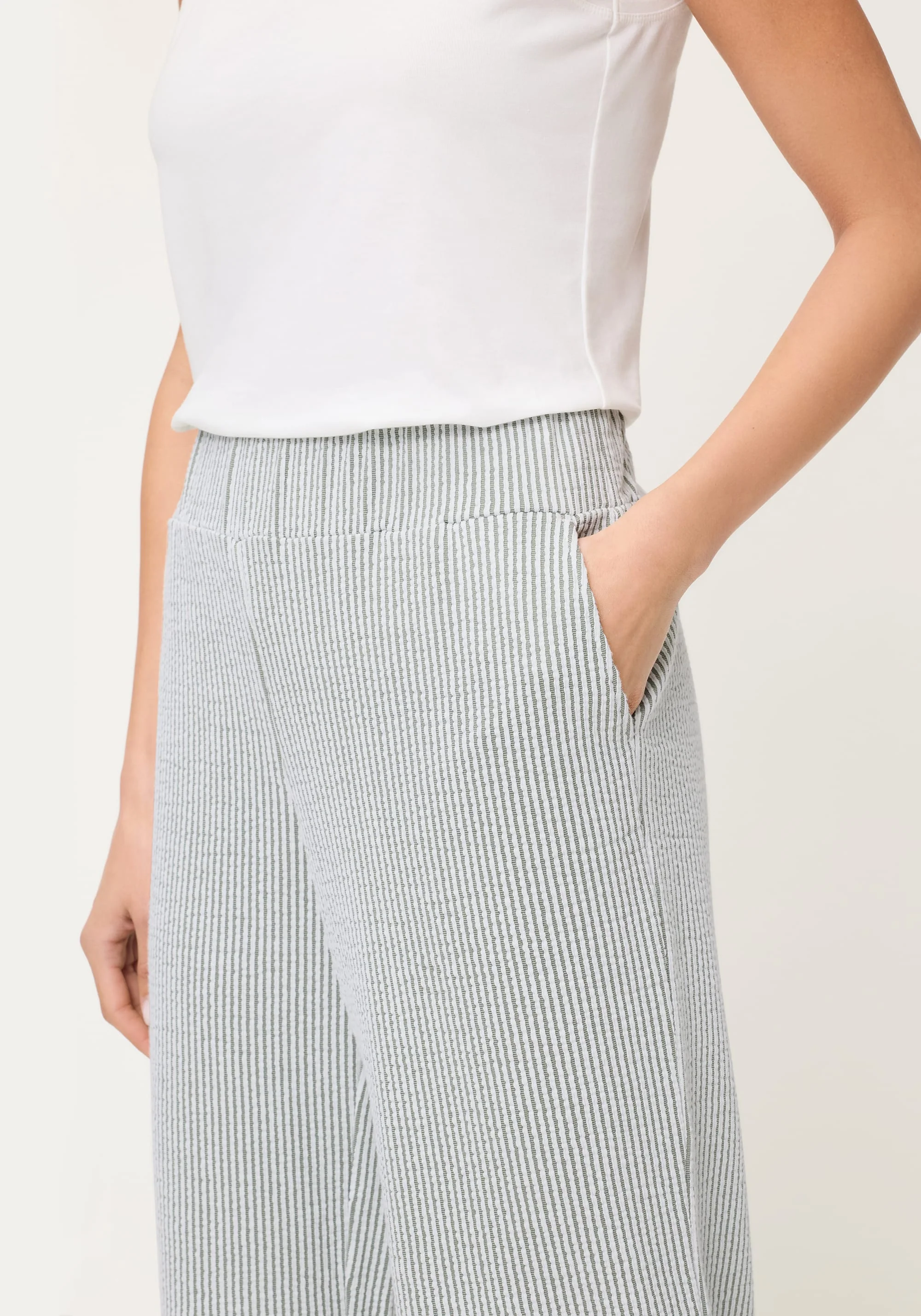 Cropped Seersucker Pull-On Pant - Image 5