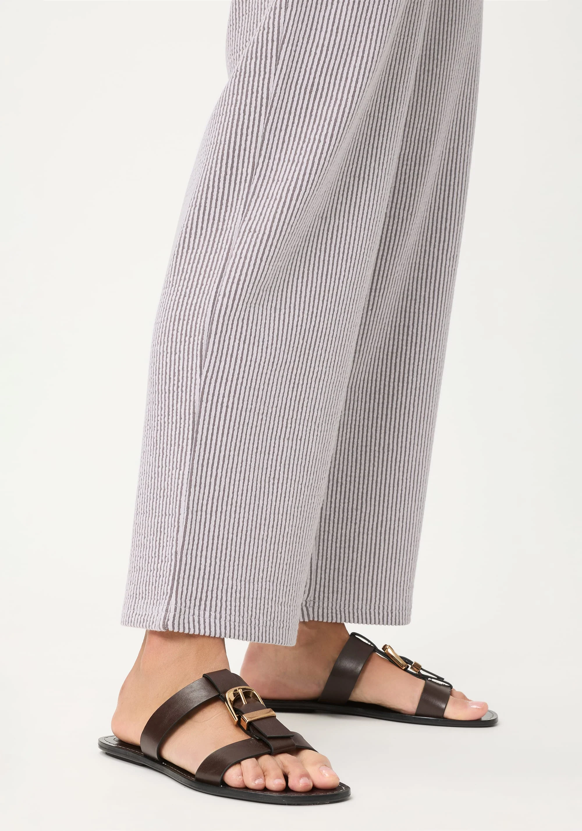 Cropped Seersucker Pull-On Pant - Image 4