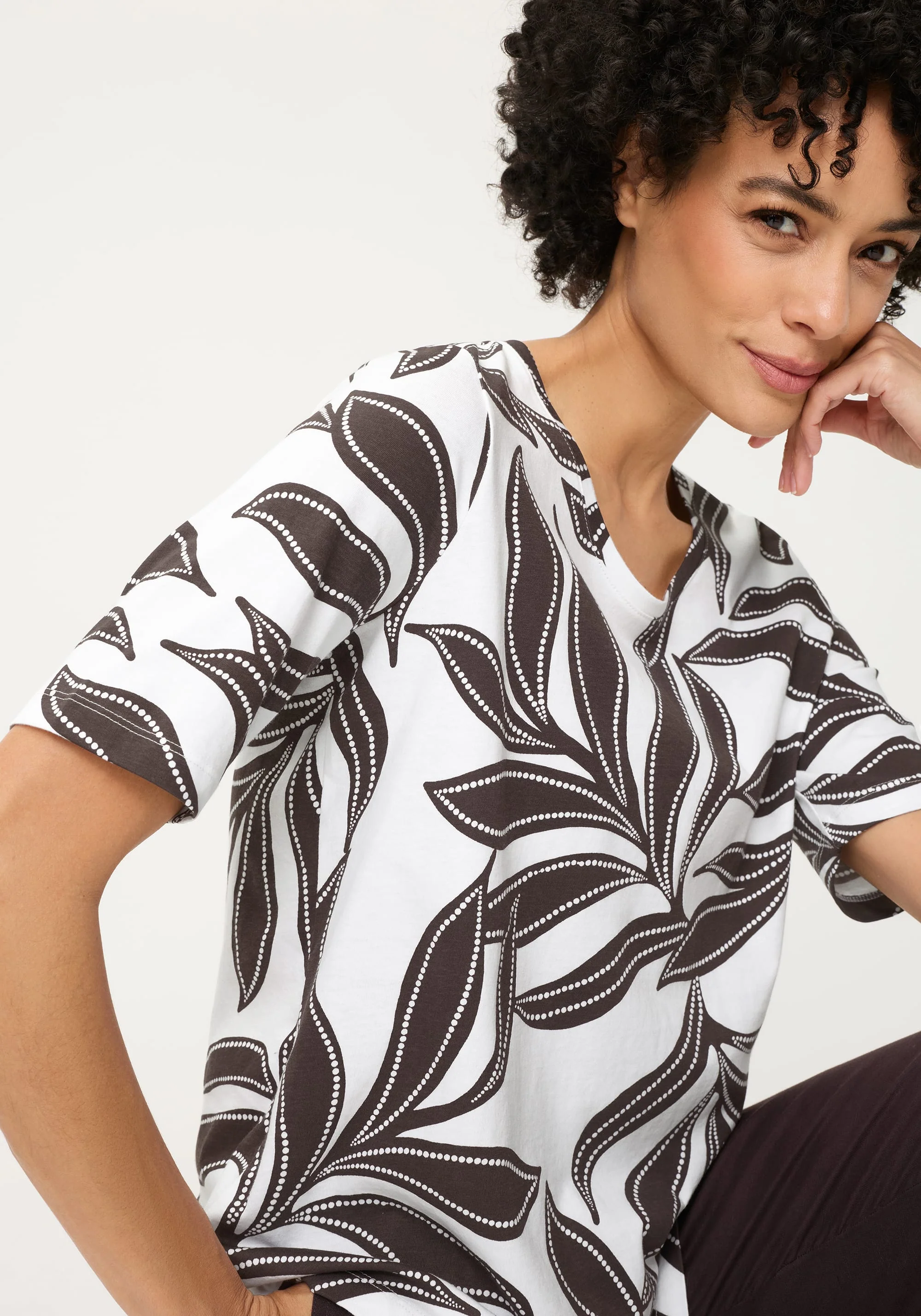 Dotted Leaf Print T-Shirt - Image 3