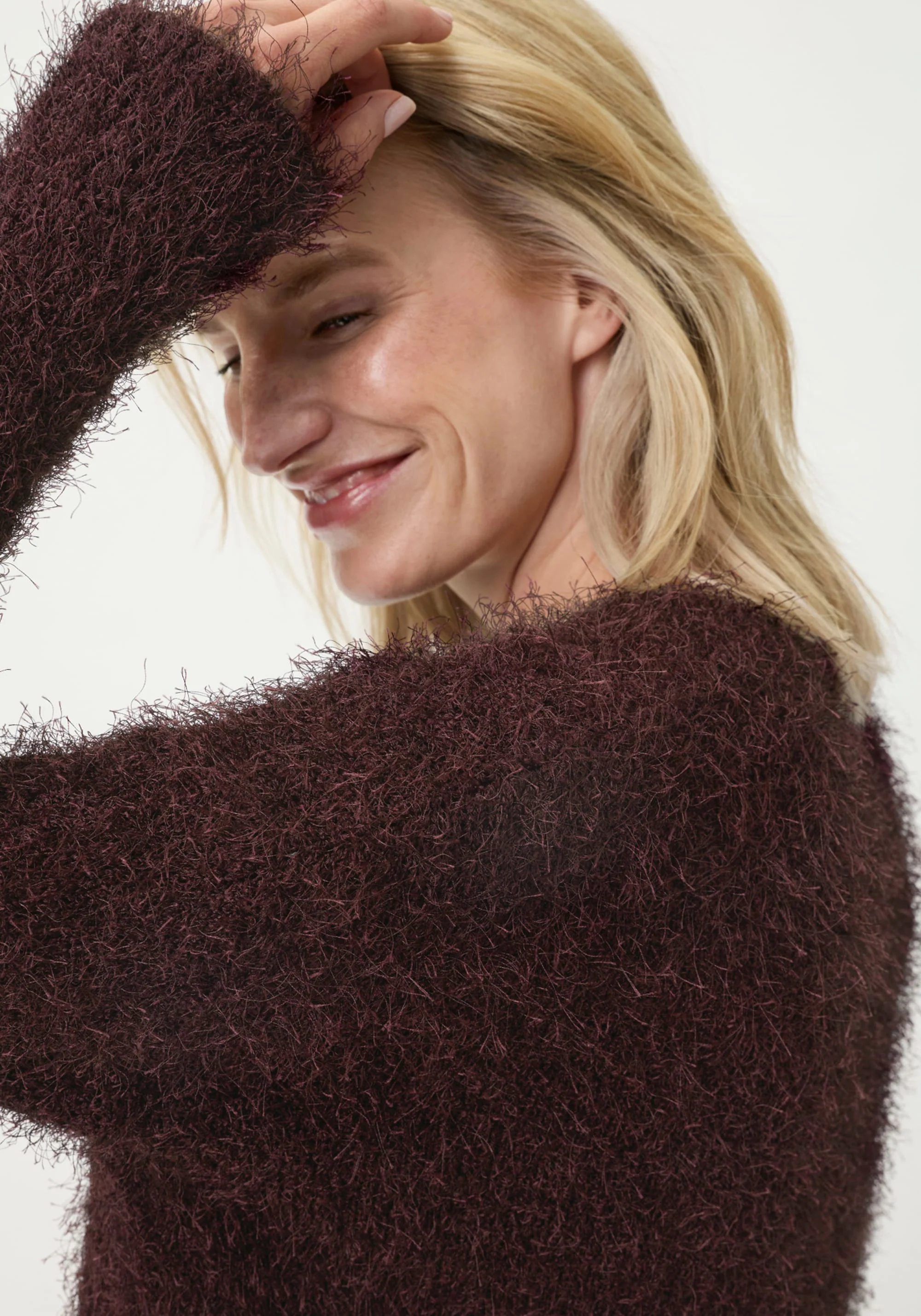 Feather Yarn Sweater - Image 4