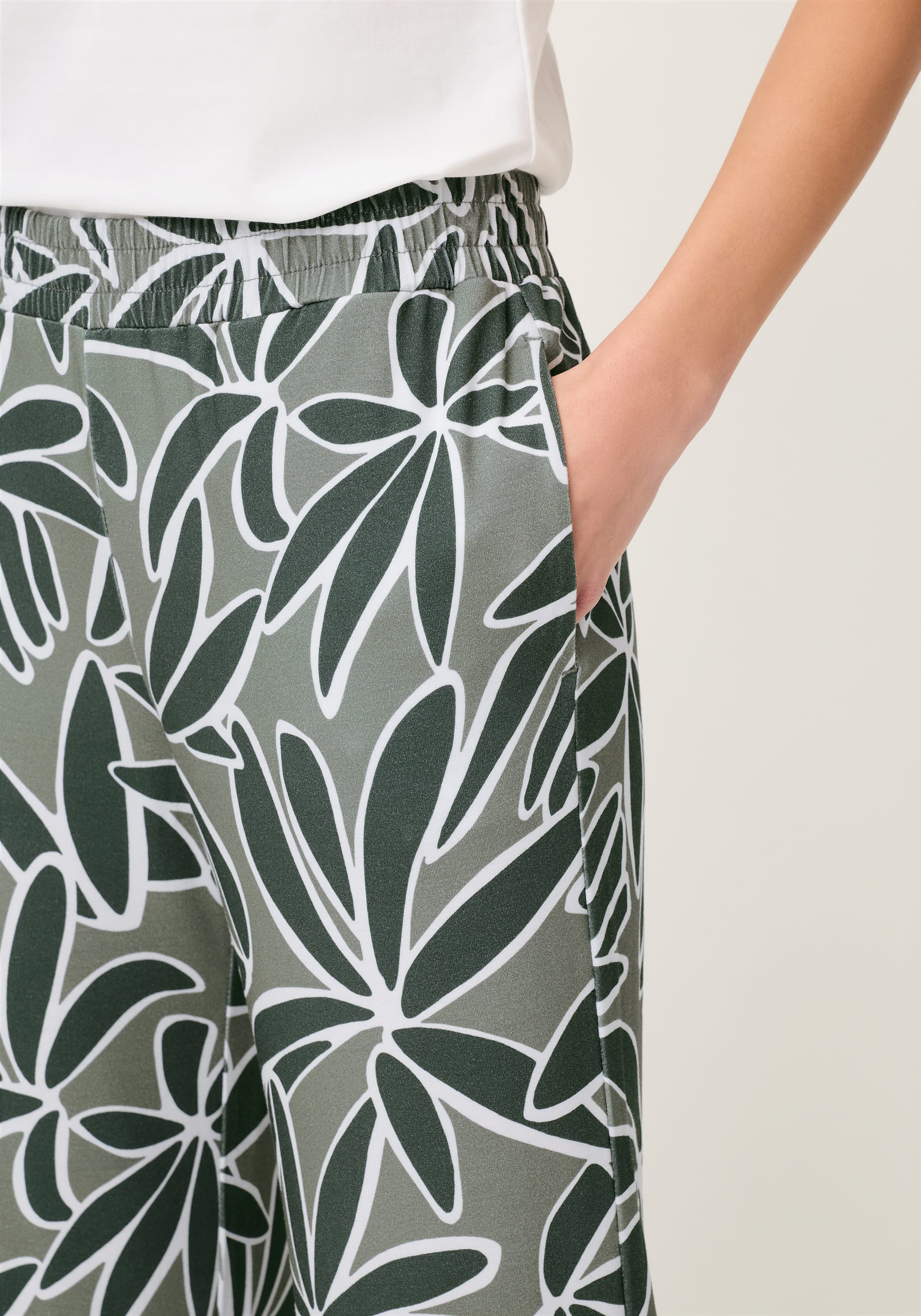 Leaf Design Cropped Pull-On Pant - Image 5