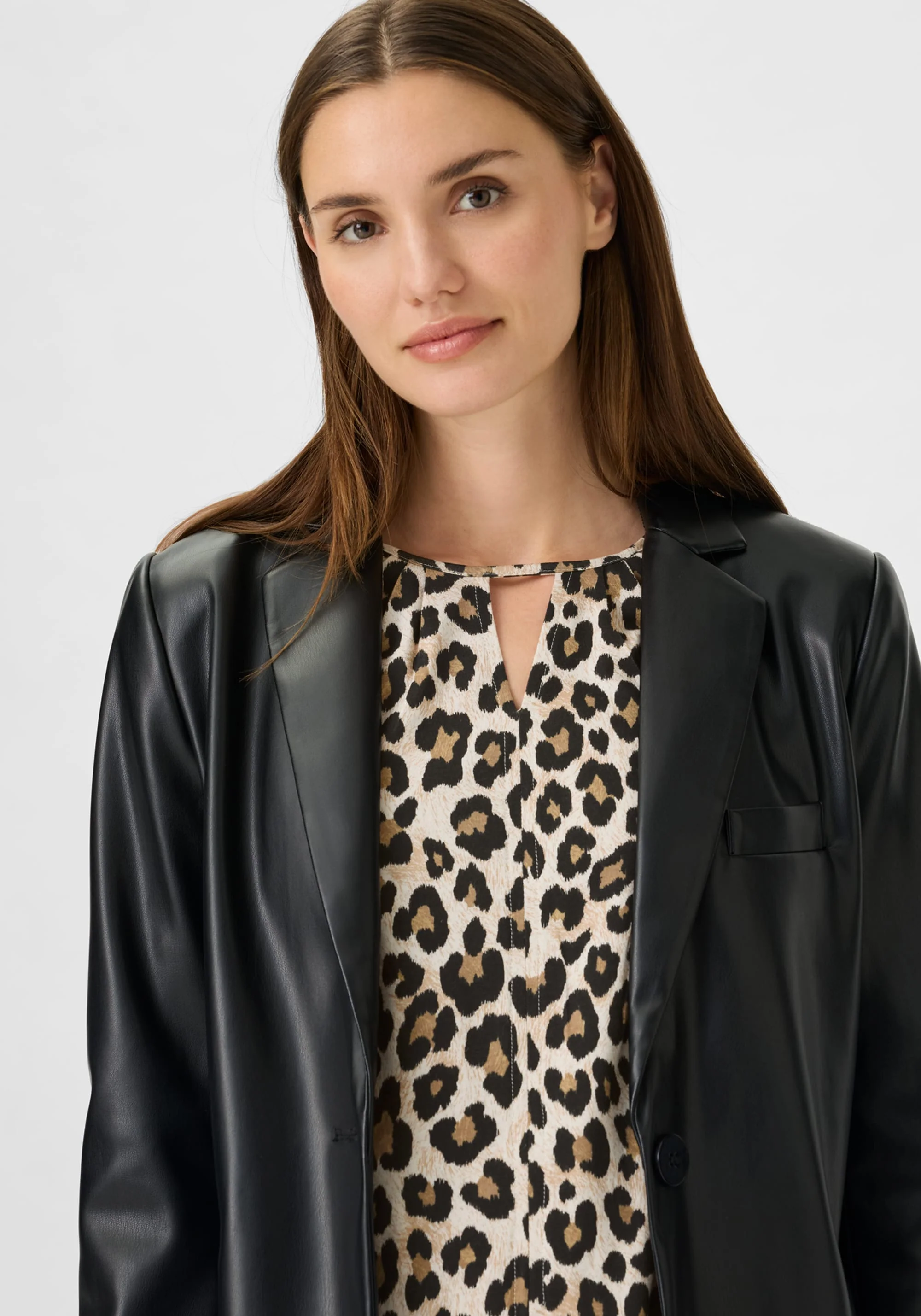 Leopard Keyhole Neck T-Shirt - Image 4