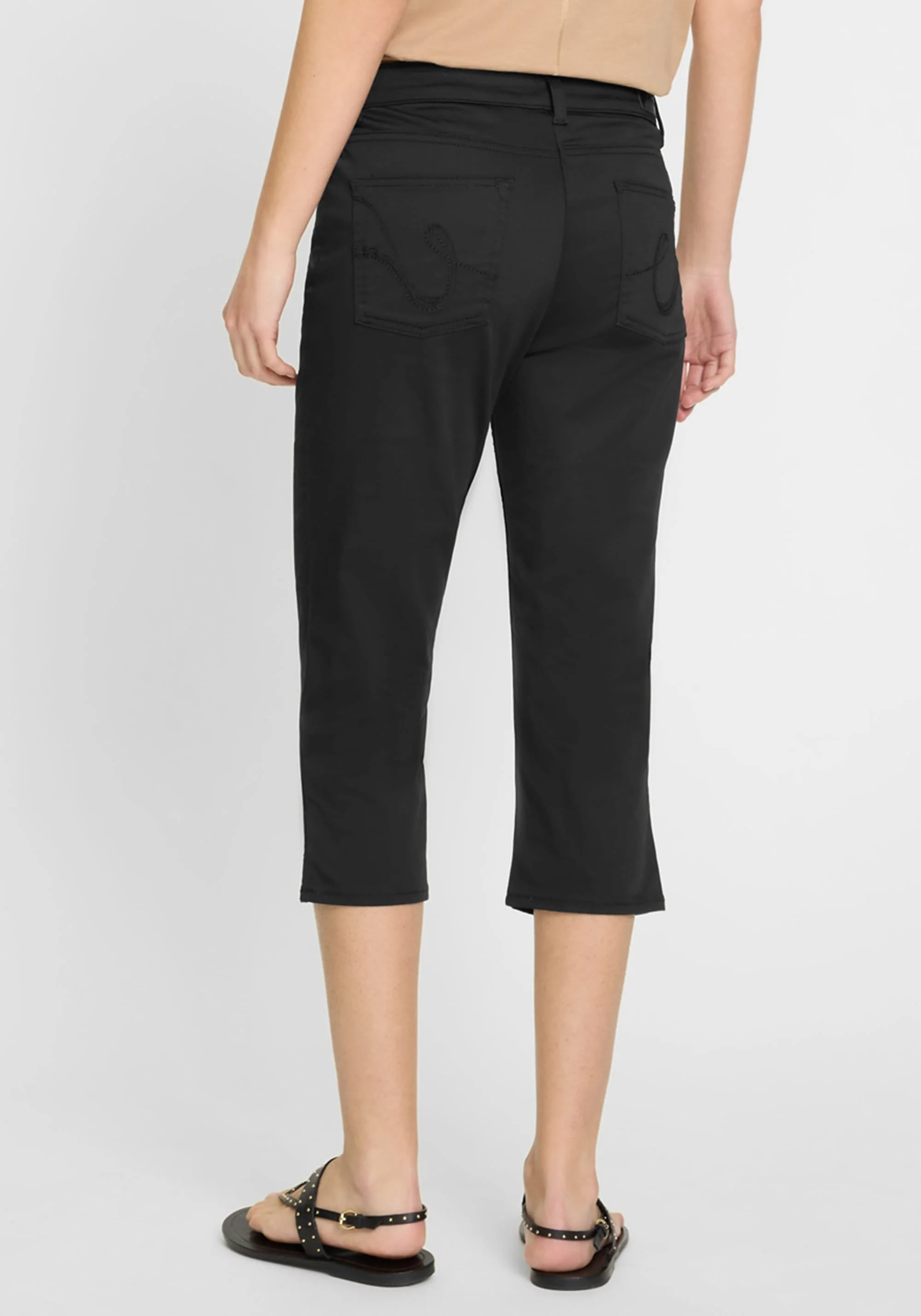 Mona Fit Slim Leg Capri - Image 2